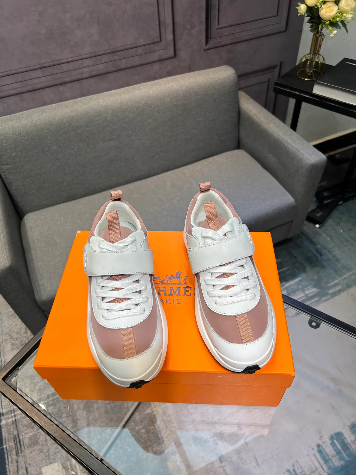 Men's shoes 💰600 Actual photos 🎬 [Hermès] Couple style, official website synchronization Counter quality French Paris catwalk style Simple and classic Imported original fabric Original 1:1 outsole! The highest version on the market! Size: Female 35-41. Male 39-45 (female 41, male 45 customized)